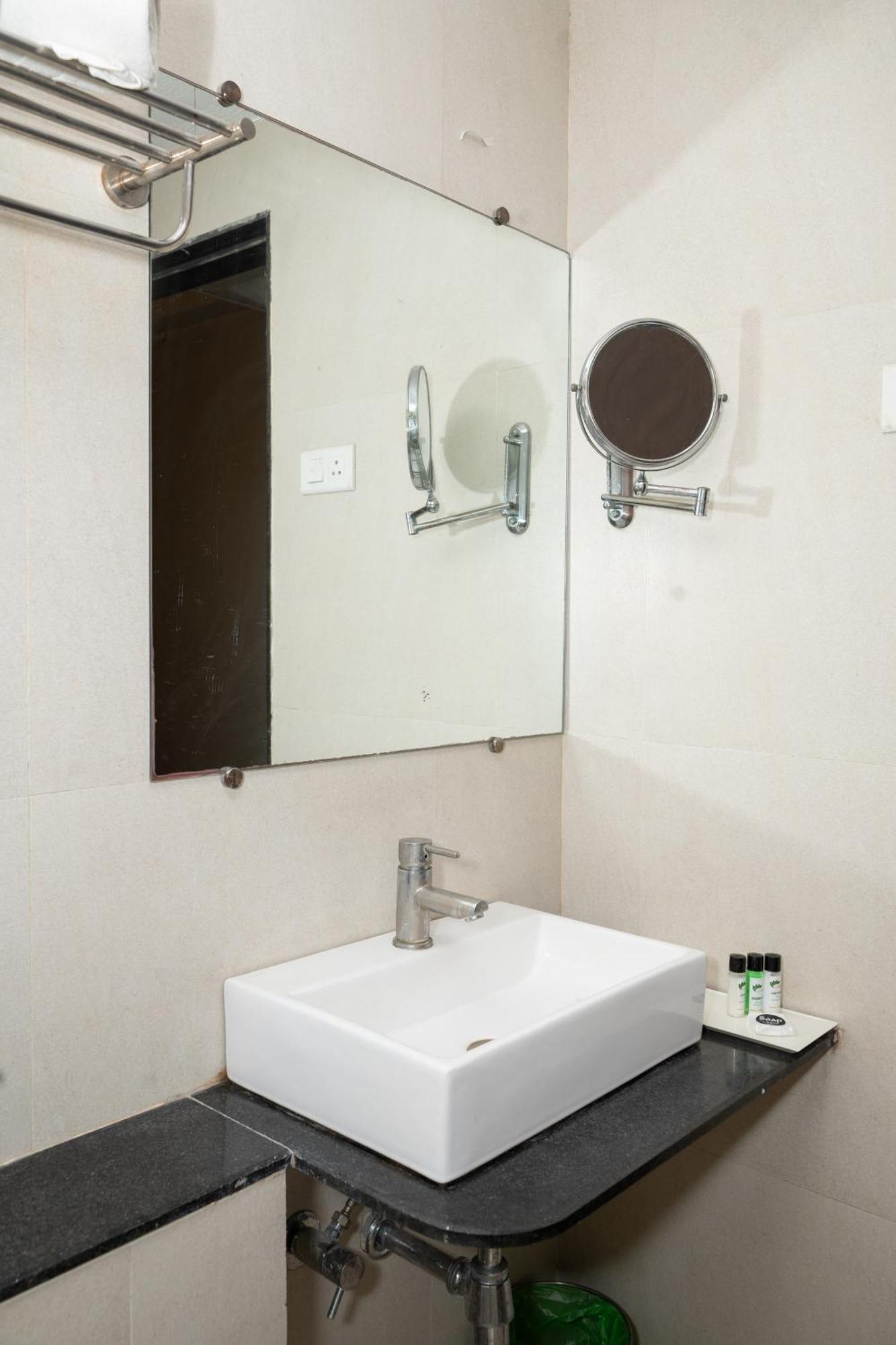 Hotel Executive Silver Inn Aurangabad  Exteriör bild