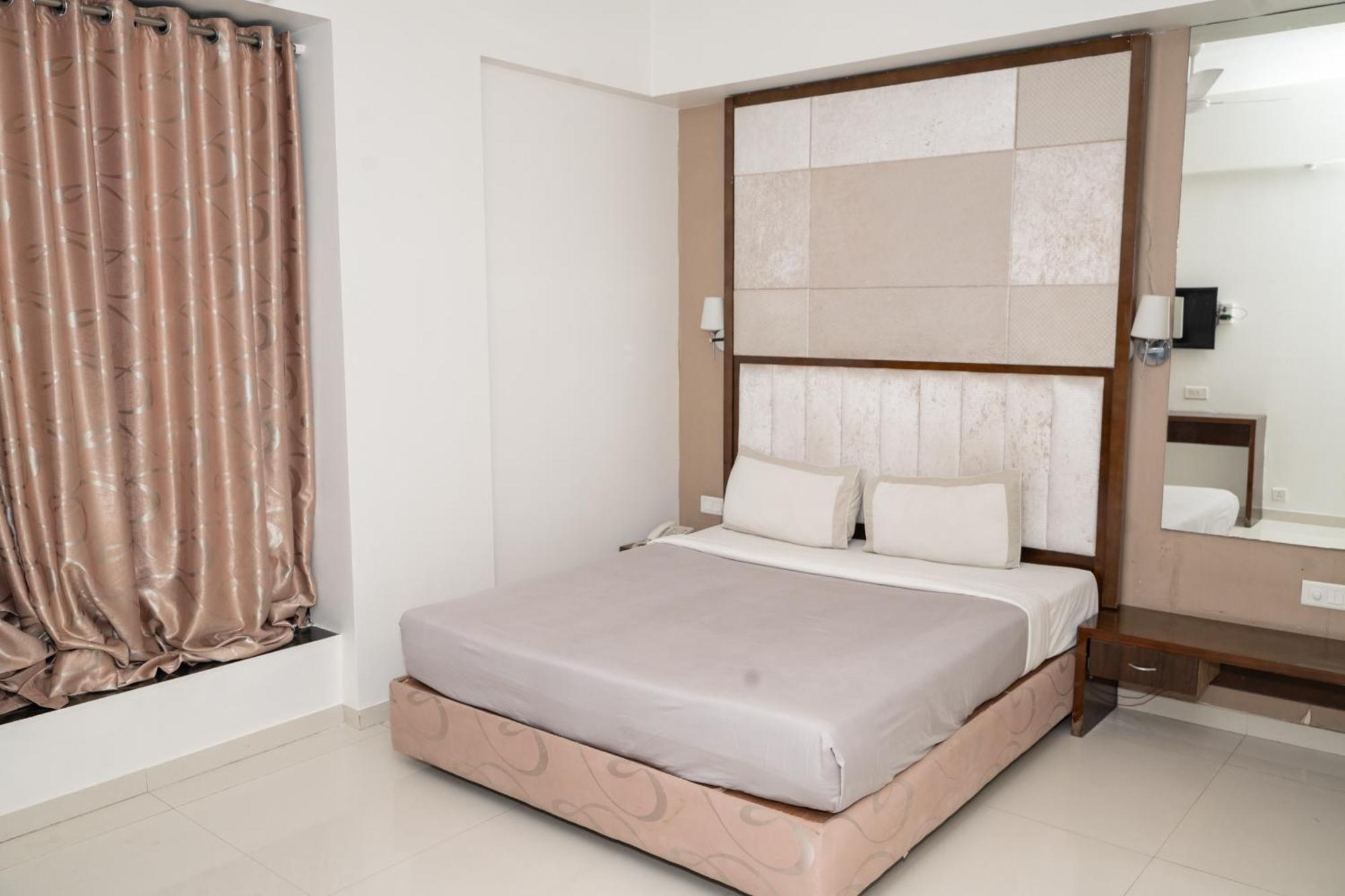 Hotel Executive Silver Inn Aurangabad  Exteriör bild